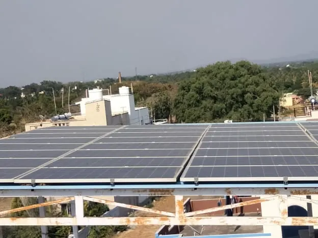Rooftop solar array on an elevated steel structure