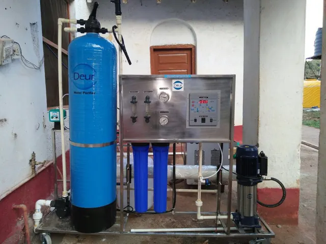 Deur RO plant with stainless steel control panel and media filter at a campus